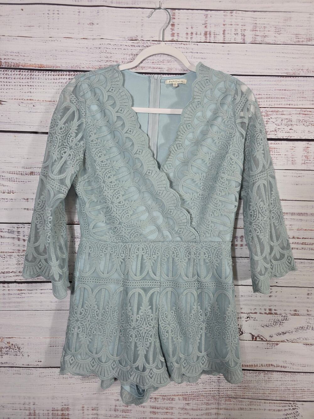 BaeVely Lace Romper Womens M Blue Scalloped Long Sleeve V Neck Line One Piece
